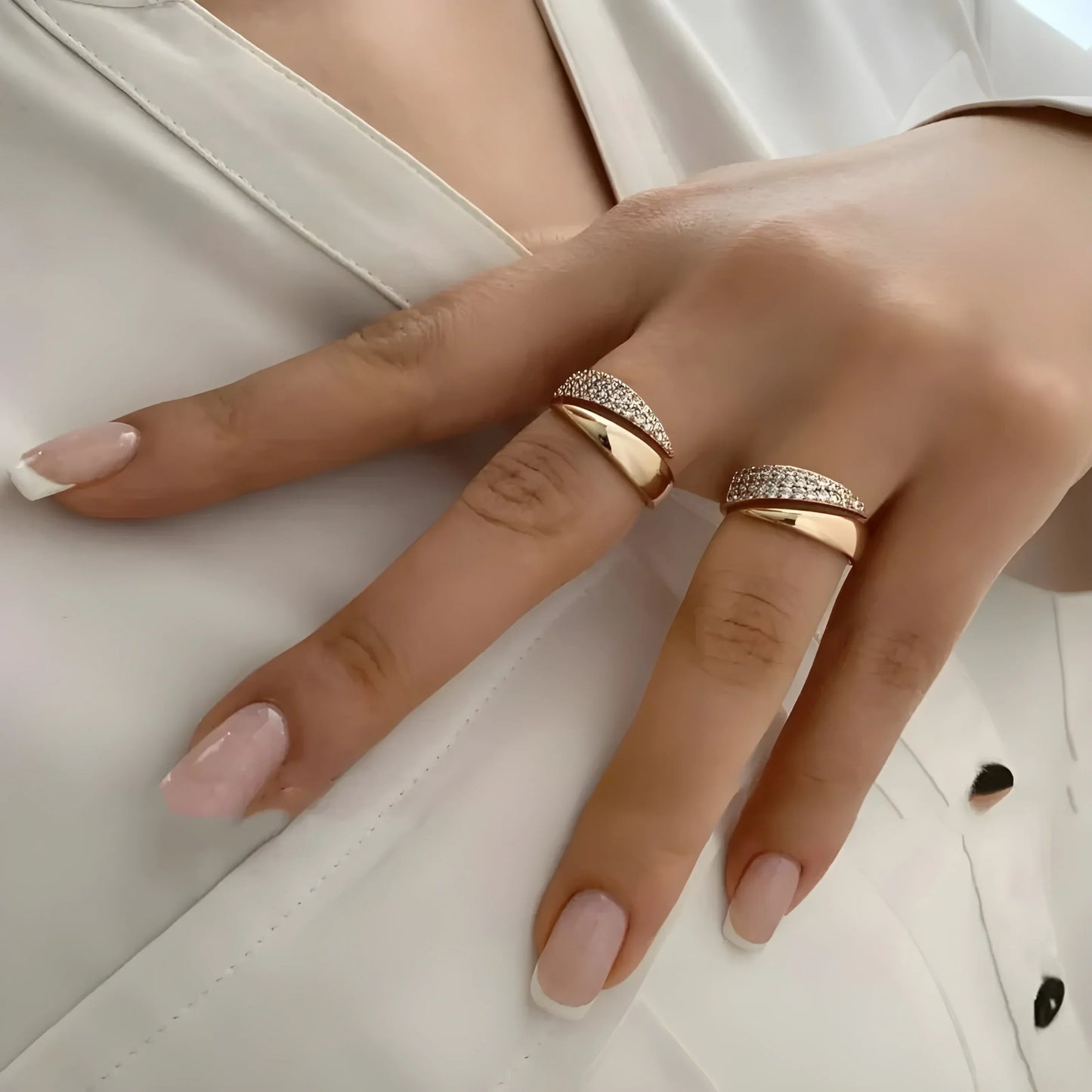 Annalise - Elegante anillo con banda dividida